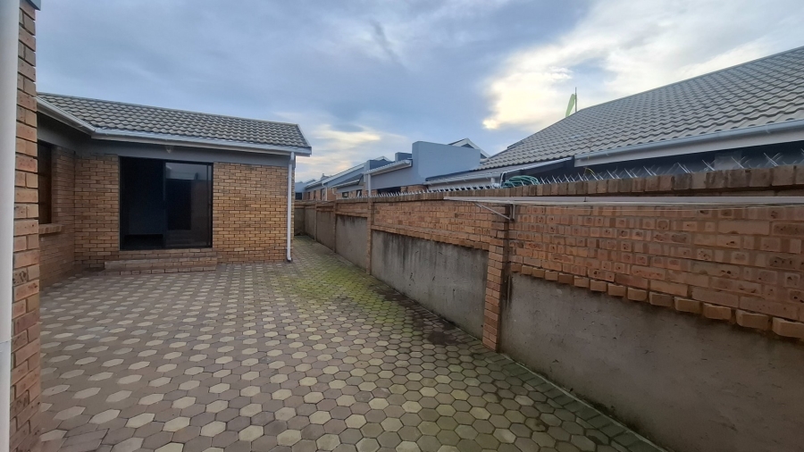 3 Bedroom Property for Sale in Heiderand Western Cape